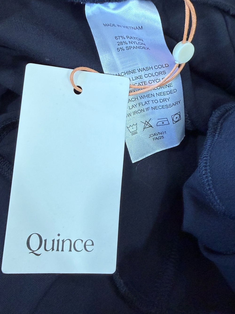 NWT Quince Navy Elastic Waist Ultra Stretch Ponte Tapered Cargo Pants Sz. L - Picture 7 of 7